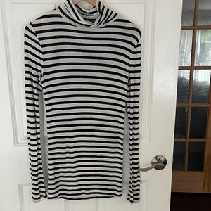 Country Road Wool Blend Striped Black,White lightweight Turtleneck Tunic Top